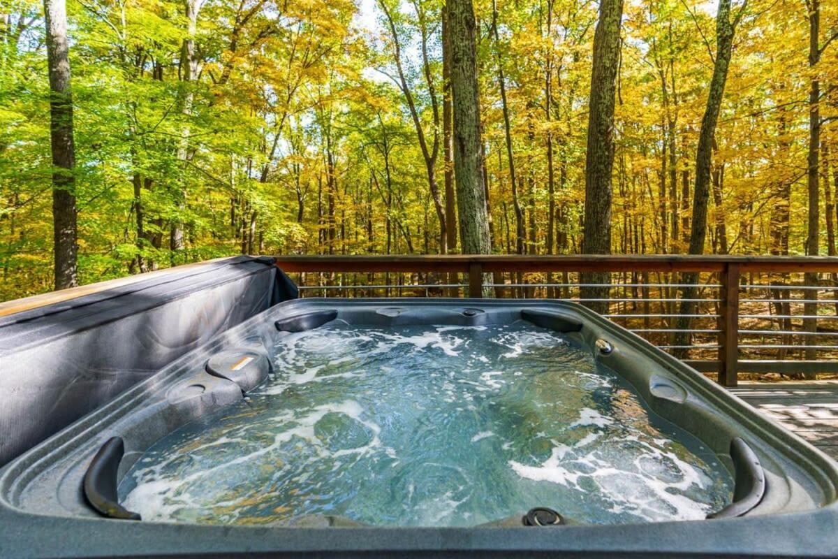 Chalet W Hot Tub, Large Deck, Grill, & Fast Wifi Berkeley Springs Ngoại thất bức ảnh