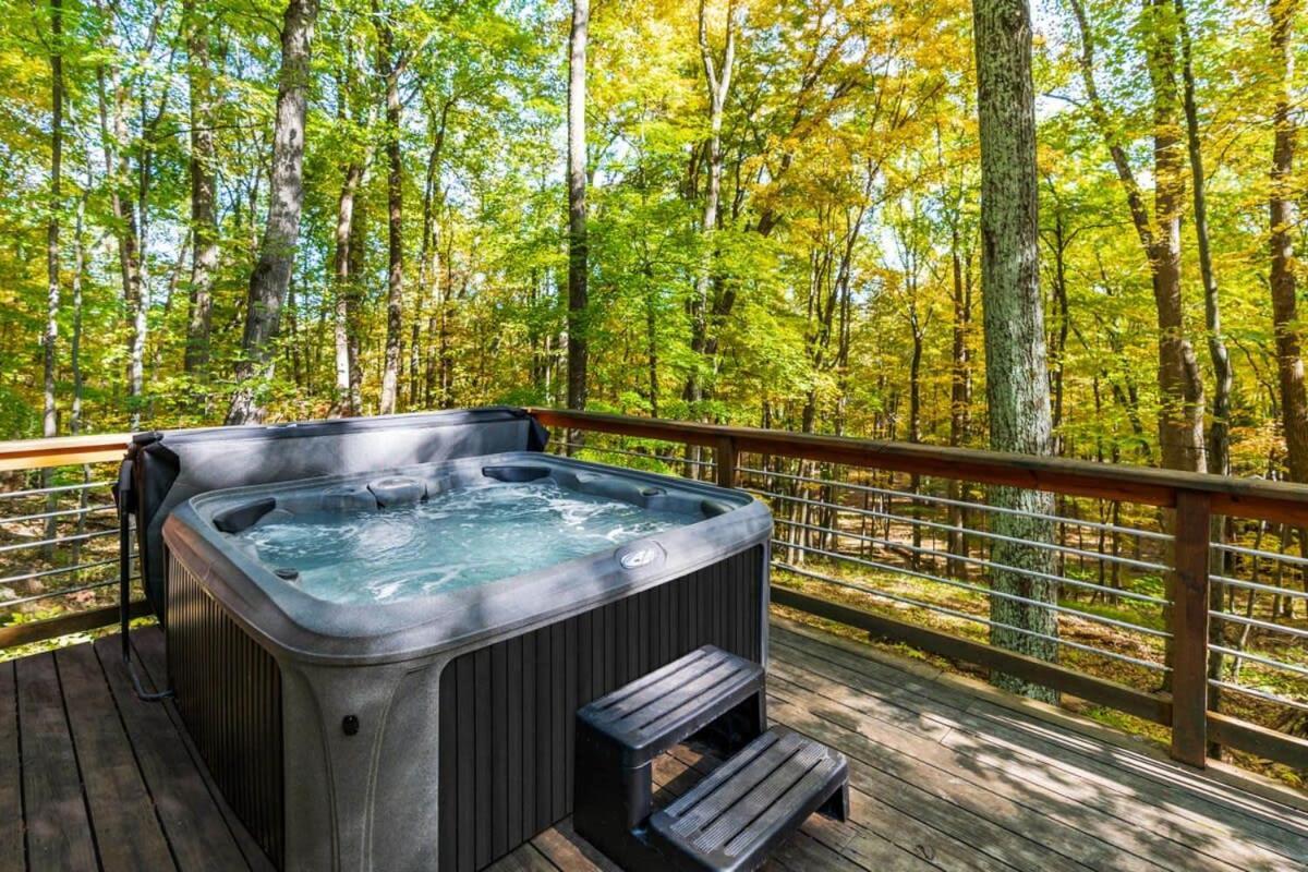 Chalet W Hot Tub, Large Deck, Grill, & Fast Wifi Berkeley Springs Ngoại thất bức ảnh